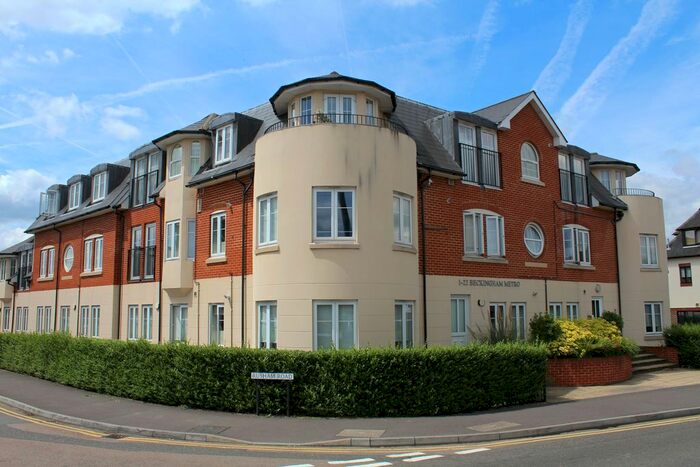 2 Bedroom Flat To Rent In Station Road, Egahm TW20