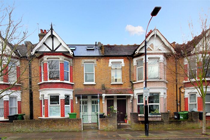 3 Bedroom Flat To Rent In Eynham Road, W12