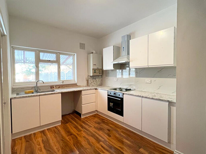 2 Bedroom Flat To Rent In No Deposit Option, Ashgrove Road, Goodmayes, IG3