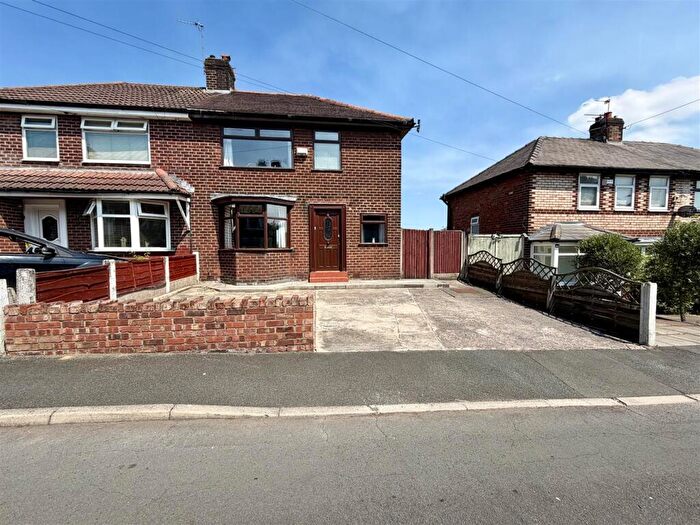 3 Bedroom House For Sale In Deacons Drive, Salford, M6