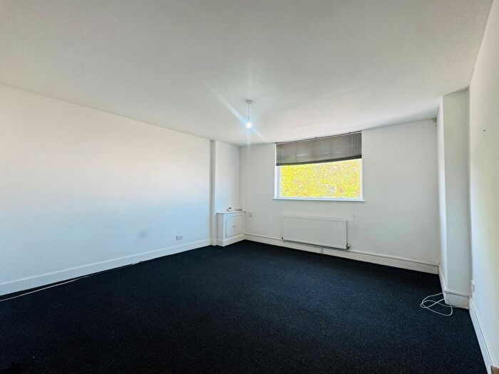 2 Bedroom Apartment To Rent In Kingston Road, Portsmouth, PO2