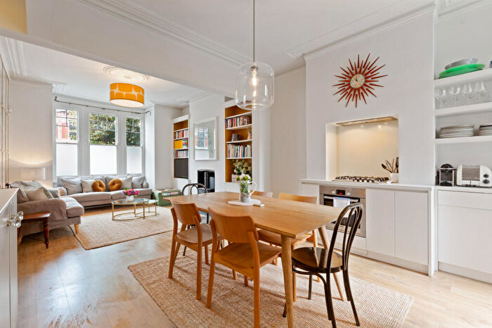 2 Bedroom Apartment To Rent In Gayville Road, London, SW11