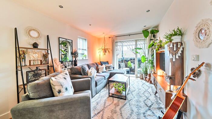 2 Bedroom Flat For Sale In Buckingham Road, Epping, CM16