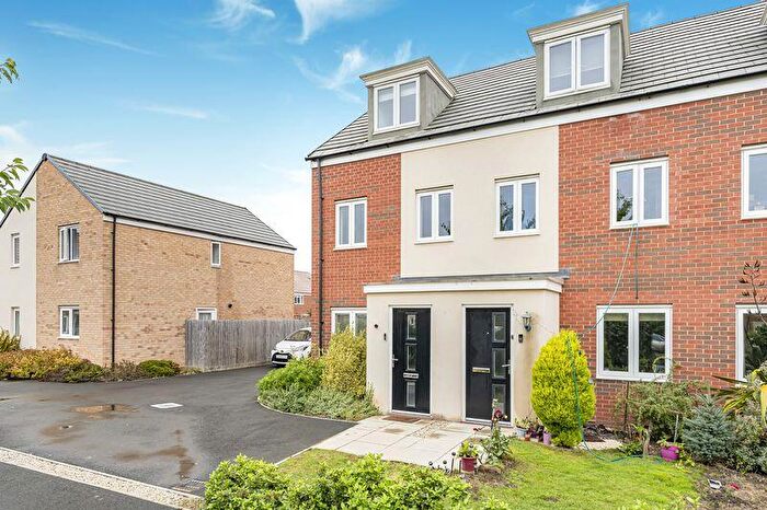 3 Bedroom Town House To Rent In Bloomfield Drive, Hinchingbrooke Park, Huntingdon, PE29