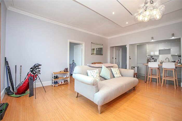 2 Bedroom Flat To Rent In Lansdown Terrace, Cheltenham, Gloucestershire, GL50