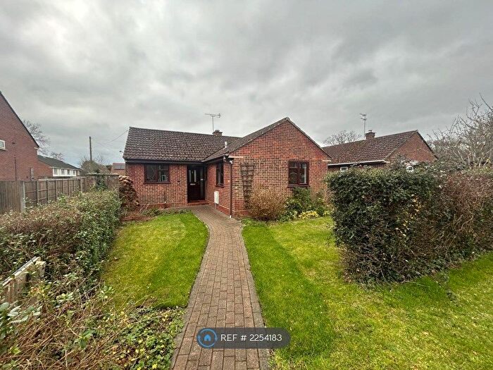 3 Bedroom Bungalow To Rent In Snellgrove Place, Calmore, Southampton, SO40