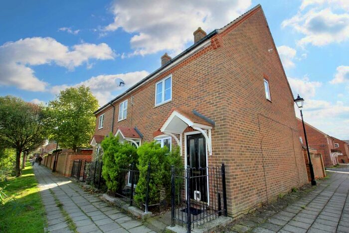 2 Bedroom End Of Terrace House To Rent In Jeffrey Walk, Aylesbury, HP19