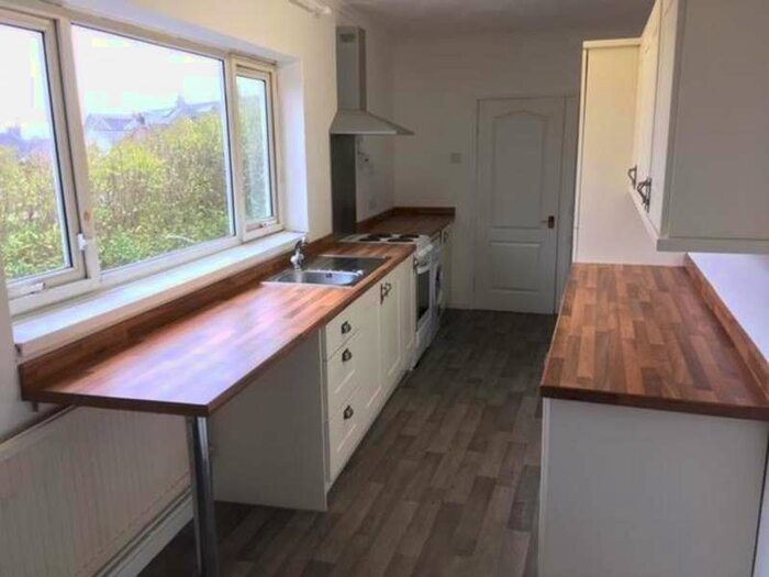 2 Bedroom Semi-Detached House To Rent In Robert Owen Gardens, Port Tennant, Swansea, SA1