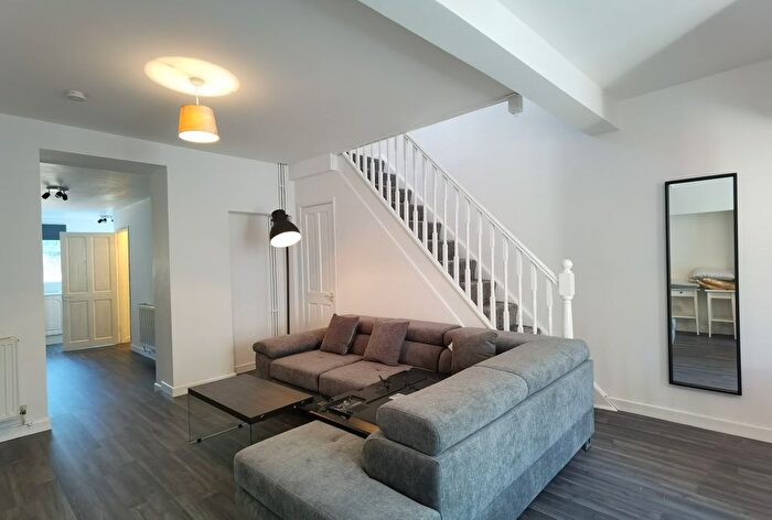 2 Bedroom Semi-Detached House To Rent In Spring Terrace, Swansea, SA1