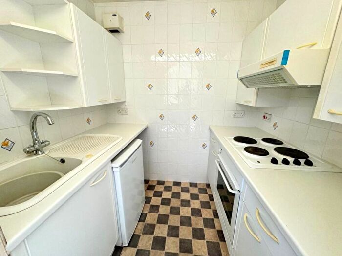 1 Bedroom Flat For Sale In Home Sarum House, Wilton Road, Salisbury, Wiltshire, SP2