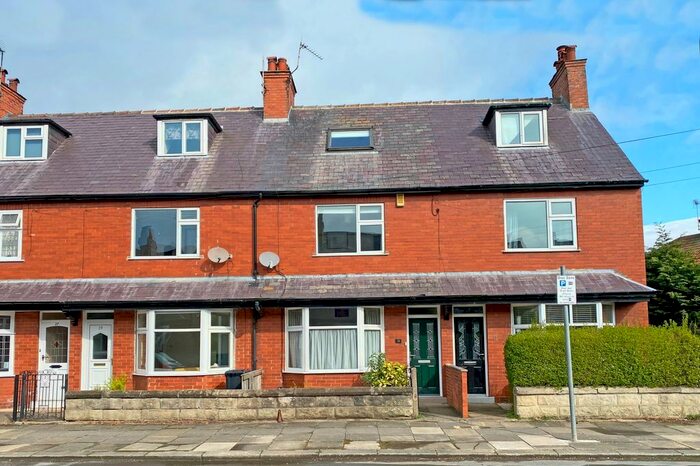 3 Bedroom Town House For Sale In Torrs Road, Harrogate, HG1