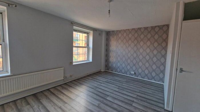 2 Bedroom Flat To Rent In Bilberry House, Watts Grove, London, E3