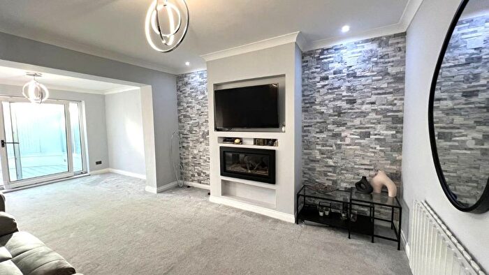 3 Bedroom Semi-Detached House To Rent In Willow Trees Drive, Blackburn, BB1