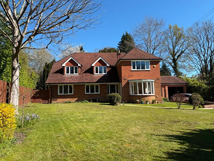 5 Bedroom Detached House For Sale In St Johns Lye / Hook Heath Borders, GU21