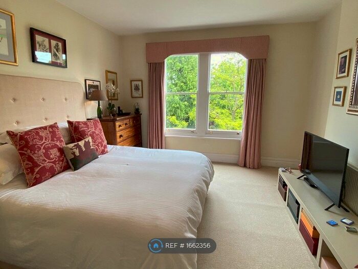 3 Bedroom Flat To Rent In Deauville Mansions, London, SW4