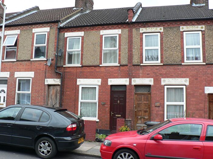 2 Bedroom Terraced House To Rent In St Peters Road, LU1