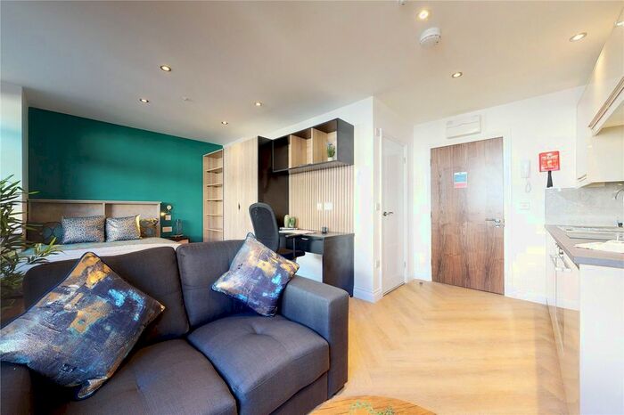 Studio To Rent In Apt, South Parade #, LS1