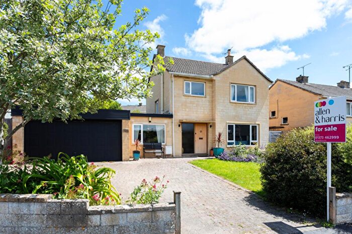 4 Bedroom Detached House For Sale In Leys Lane, Frome, BA11