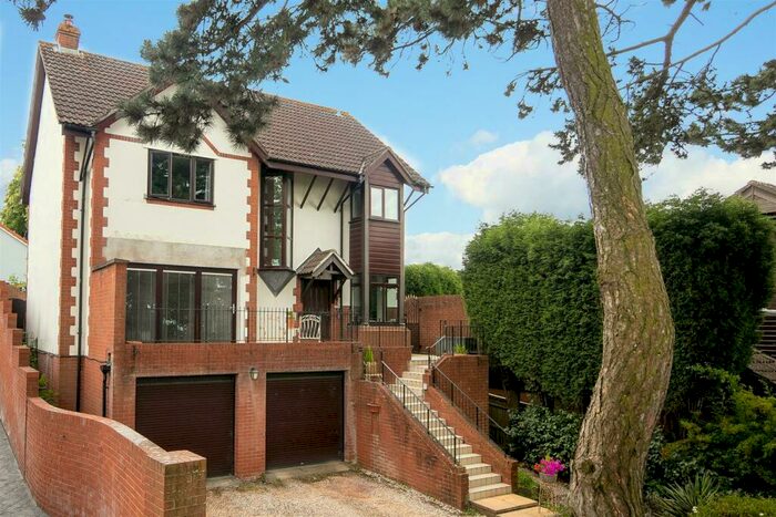 4 Bedroom Detached House For Sale In The Scop, Almondsbury, BS32
