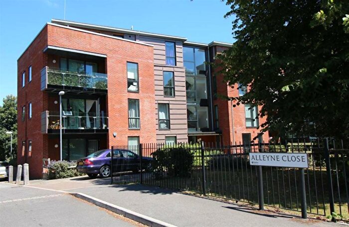 2 Bedroom Apartment To Rent In Alleyne Close, Reading, Berkshire, RG1