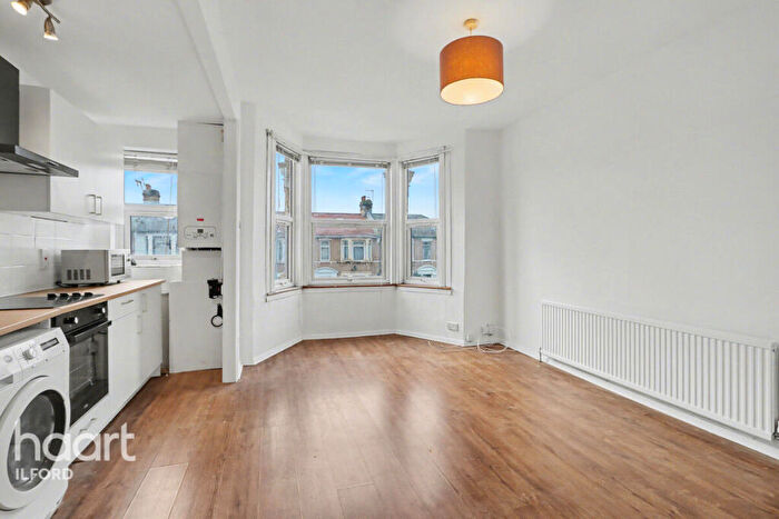 1 Bedroom Flat For Sale In Selborne Road, Ilford, IG1