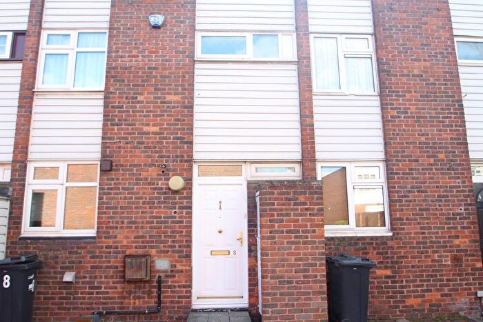 3 Bedroom Property To Rent In Inglewood Close, Ilford, IG6