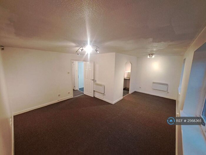 2 Bedroom Flat To Rent In St. Davids Court, Manchester, M8