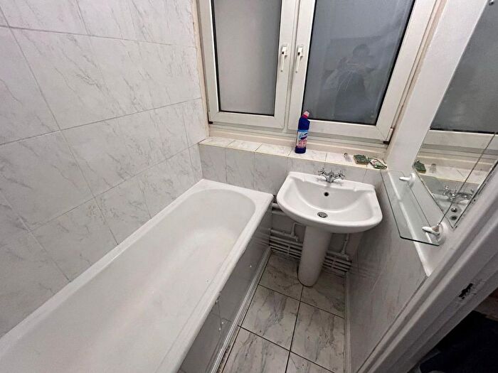 Studio To Rent In Fife Terrace, London, N1