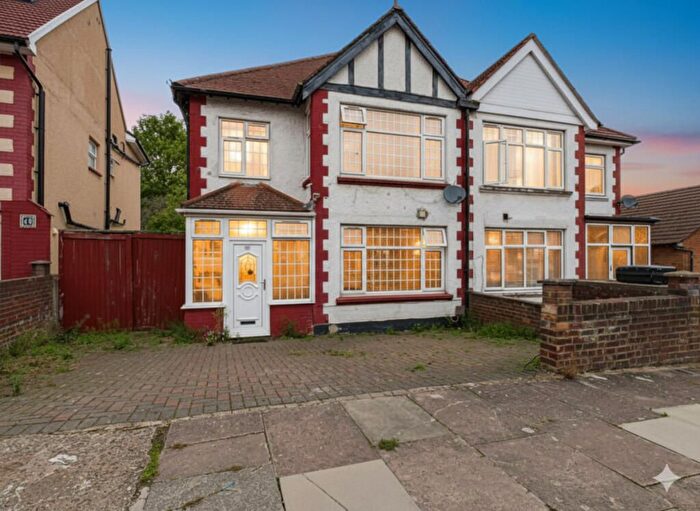 4 Bedroom Semi Detached House For Sale In Park Chase, Wembley, HA9