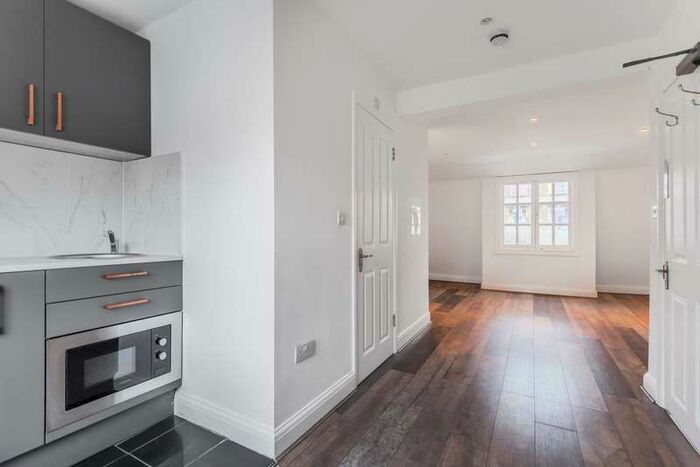 Apartment To Rent In Bishops Bridge Road, Bayswater, W2