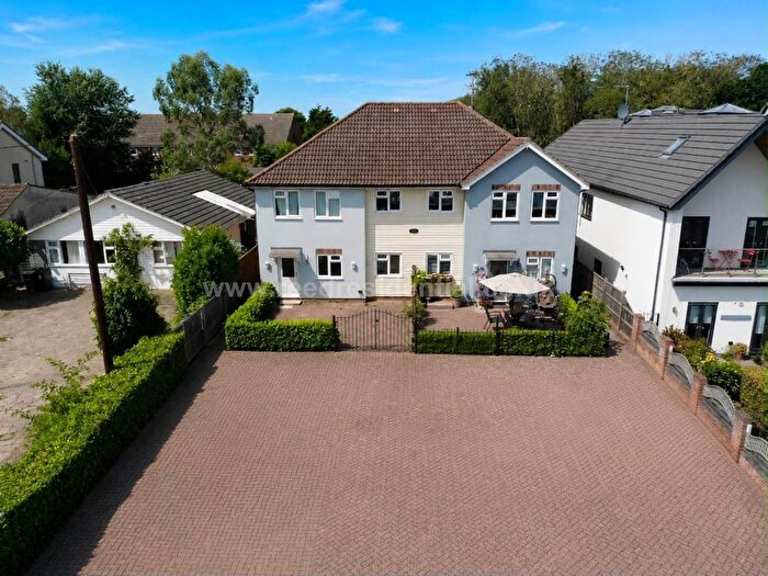 2 Bedroom Flat For Sale In Ferry Road, Hockley, SS5