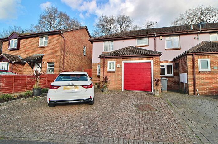 3 Bedroom End Terrace House For Sale In Amethyst Grove, Waterlooville, PO7