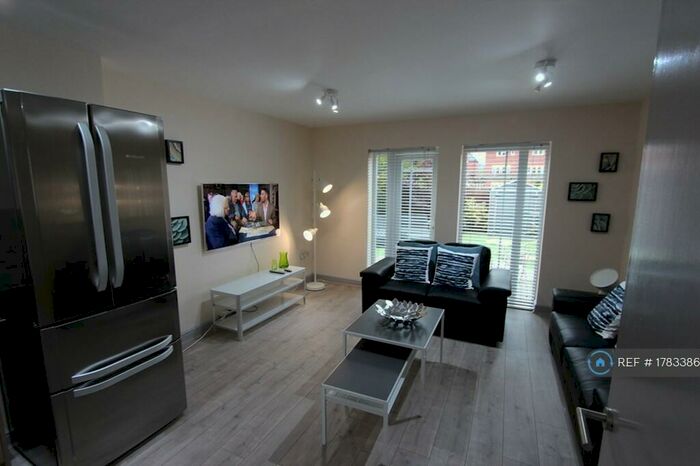 4 Bedroom Semi-Detached House To Rent In Mackworth Street, Manchester, M15