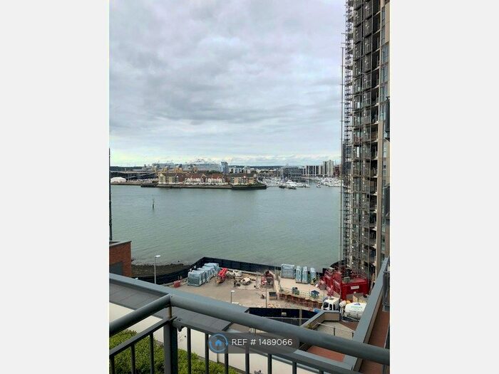 1 Bedroom Flat To Rent In Centenary Plaza, Southampton, SO19