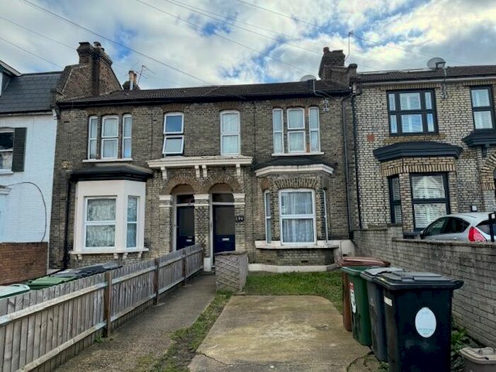 1 Bedroom Flat To Rent In Hainault Road, London, E11