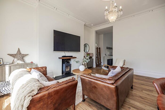 4 Bedroom Flat To Rent In Hartington Road, Upper Flat, AB10