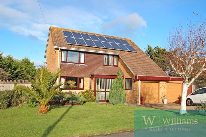 4 Bedroom Detached House For Sale In Firestone Glade, Wootton Bridge, PO33