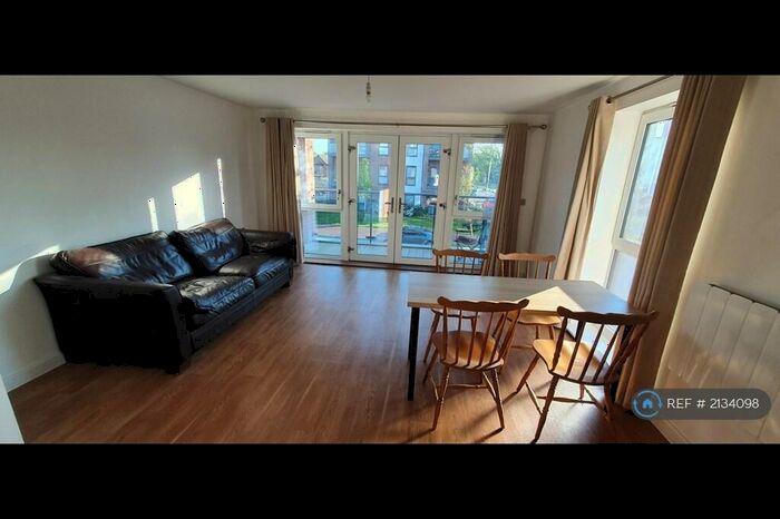 2 Bedroom Flat To Rent In Gambit Avenue, Oakgrove, MK10
