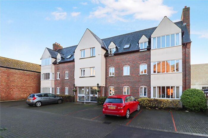 2 Bedroom Flat For Sale In St. Lawrence Court, Braintree, CM7