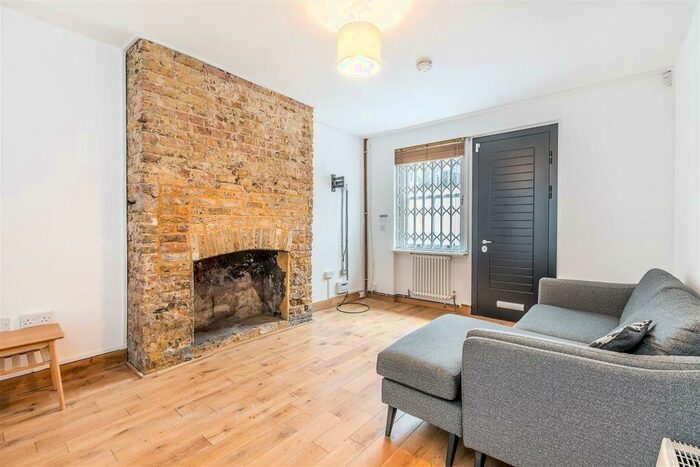 1 Bedroom Flat To Rent In Bloom Grove, West Norwood, SE27