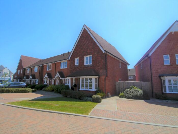 3 Bedroom End Of Terrace House To Rent In Highwood Crescent, Horsham RH12
