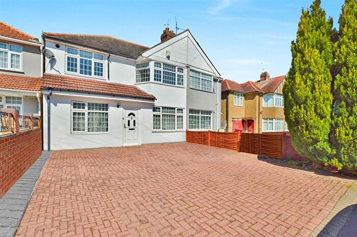 4 Bedroom Semi Detached House For Sale In Littleport Spur, Slough, SL1