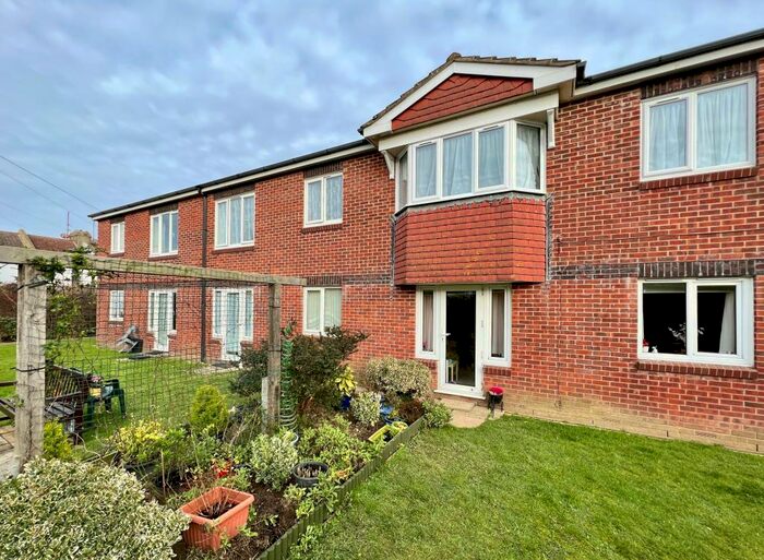 2 Bedroom Flat To Rent In Sovereign Court, Eastbourne, BN22