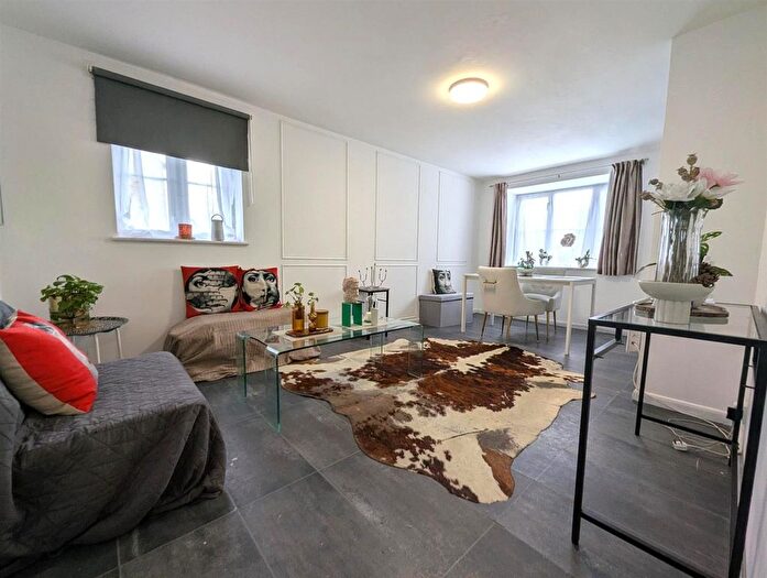 2 Bedroom Property For Sale In Cygnet Close, London, NW10