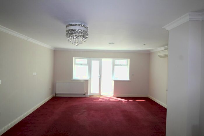 5 Bedroom Detached House To Rent In Long Lane, Uxbridge, UB10