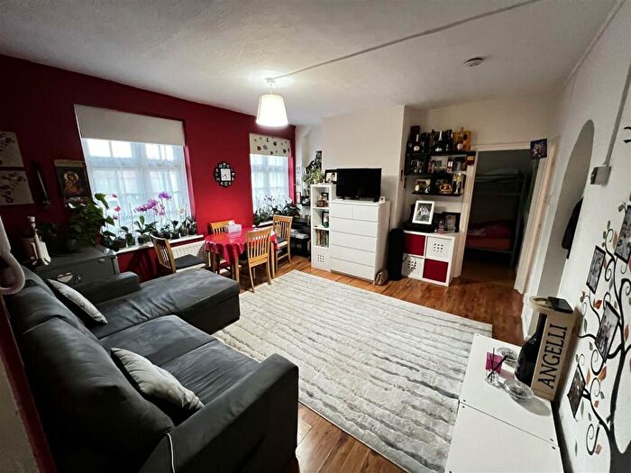 2 Bedroom Apartment To Rent In Orange Hill Road, Edgware, HA8