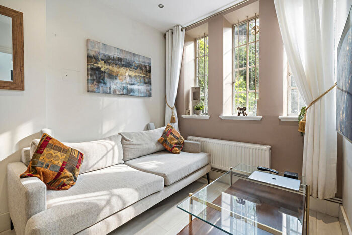 1 Bedroom Flat For Sale In Mortimer Crescent, London, NW6