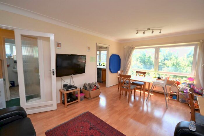 2 Bedroom Maisonette To Rent In Wellington Place, Great North Road, N2