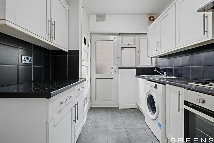2 Bedroom Flat For Sale In Hertford Road, Enfield, EN3