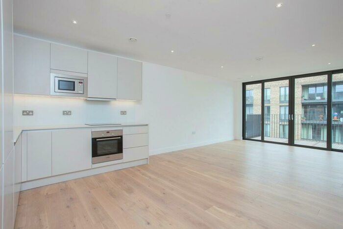 2 Bedroom Apartment To Rent In Cobalt Place, London, SW11